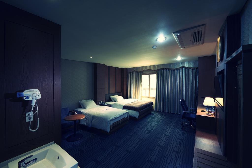 Benikea Premier Hotel Siheung Exterior foto